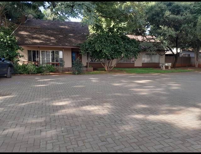 7 BEDROOM HOUSE FOR SALE IN RUSTENBURG CENTRAL
